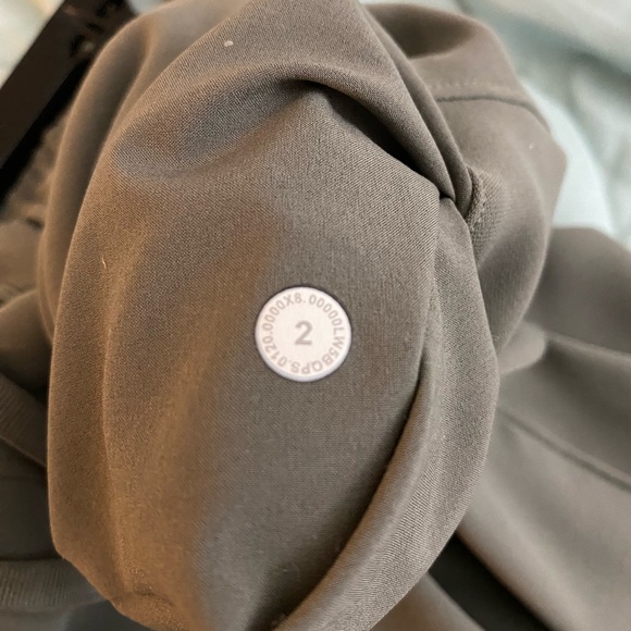 Lululemon on the fly wide leg pants 7/8 length - Picture 9 of 10